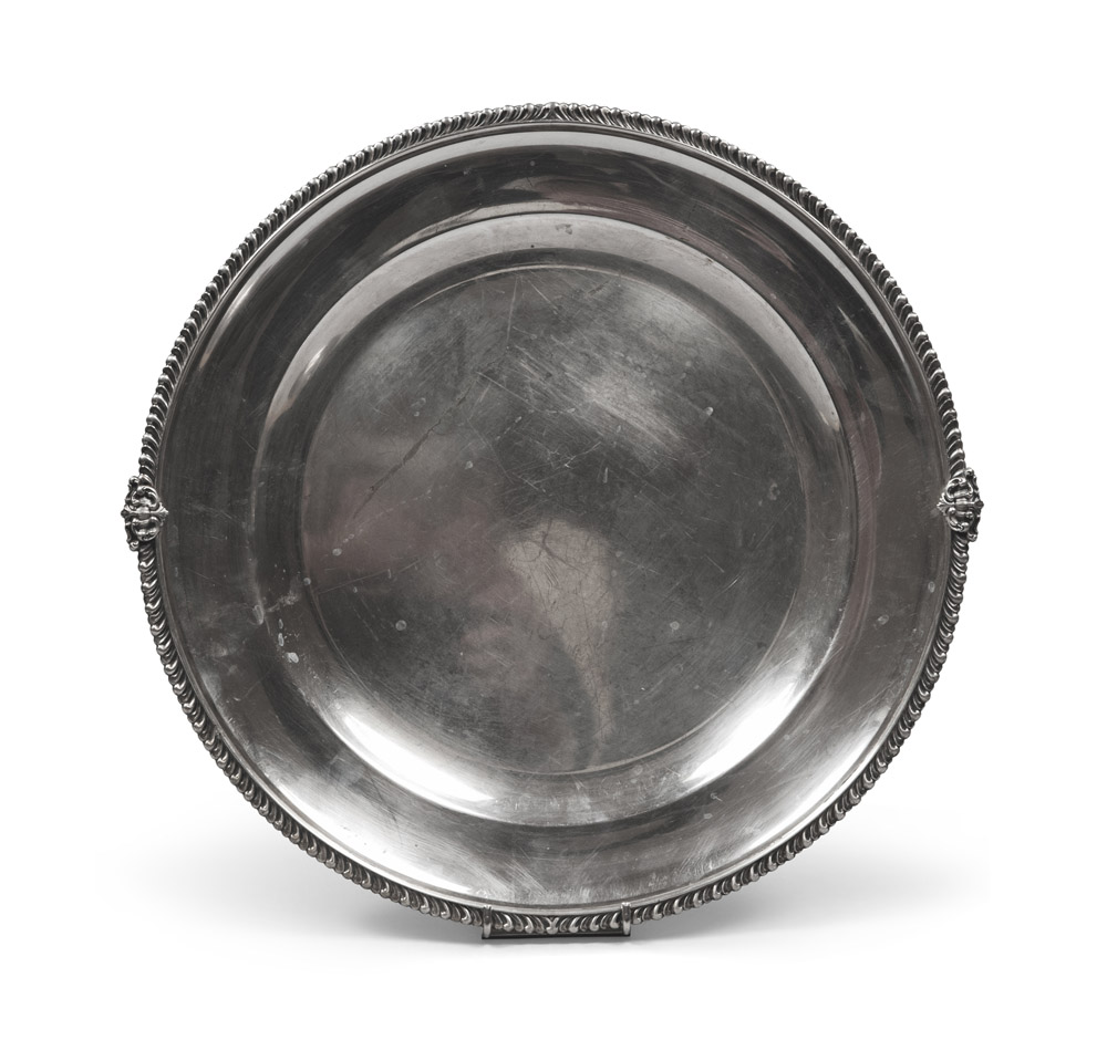 SILVER PLATTER, ITALY, MILAN, FIRST HALF OF 20TH CENTURY Diameter cm. 37, weight gr. 1200.