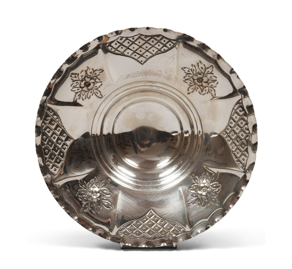 SILVER CENTERPIECE, ITALY FIRST HALF 20TH CENTURY Measures cm. 6 x 25, weight gr. 230.