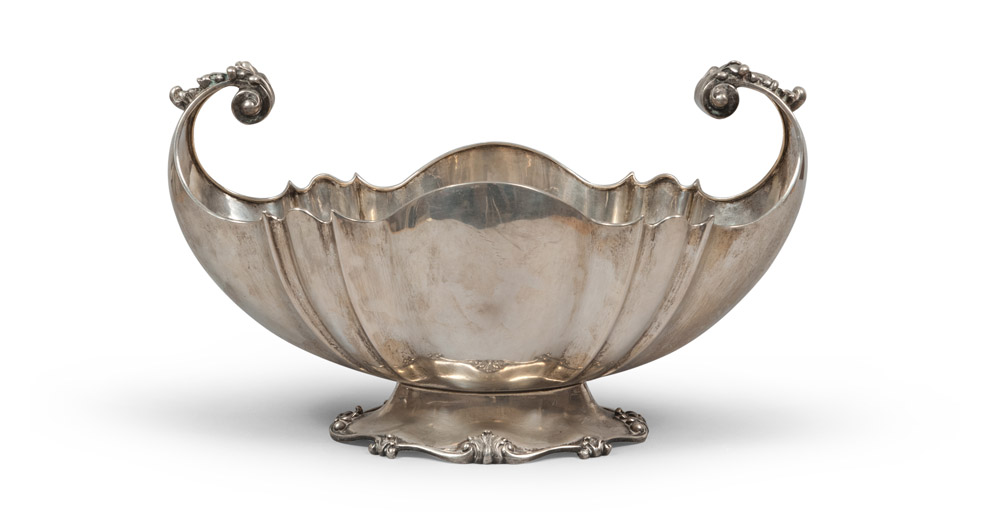 SILVER CENTERPIECE, ITALY, MILAN 1934/1944 Measures cm. 28 x 46 x 27, weight gr. 2350.