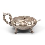 SILVER CHEESE HOLDER BOWL, ITALY FIRST HALF 20TH CENTURY Measurements cm. 10 x 18 x 11, weight gr.