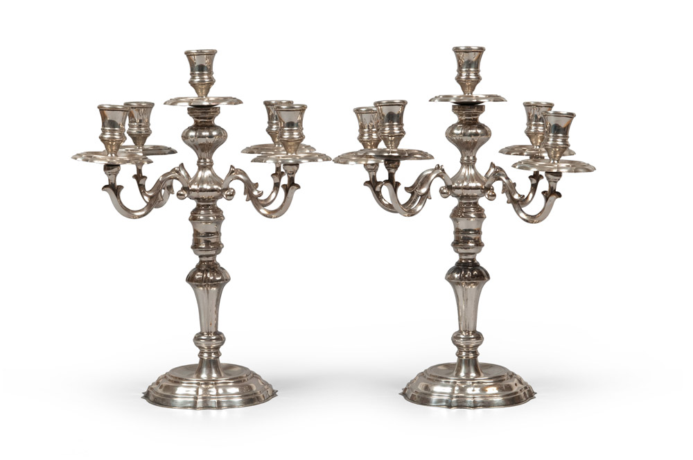 A BEAUTIFUL PAIR OF SILVER CANDLESTICKS, 20TH CENTURY with five flames,hurled stem. Measuremensts