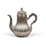SMALL SILVER TEAPOT, 20TH CENTURY chiseled to vegetable volutes. Complete of separators in bone.