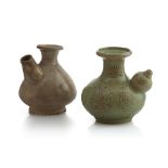 DUE KENDI IN CERAMICA, SUD-EST ASIATICO XVII - XX SECOLO con collo a falda larga e versatoi a