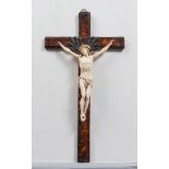 BEL CROCIFISSO, XVIII SECOLO con Cristo in avorio a braccia mobili. Croce in legno placcata in