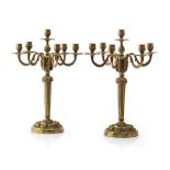 COPPIA DI CANDELABRI IN BRONZO, XIX SECOLO a sette braccia a ramages, con fusto a fiaccola