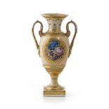 BEL VASO IN PORCELLANA, VIENNA FABBRICA IMPERIALE DATATO 1837 a smalto crema, policromia e oro,