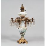 CANDELABRO IN OPALINE, FINE XIX SECOLO con fusto decorato a fiori e sei braccia a ramages in metallo