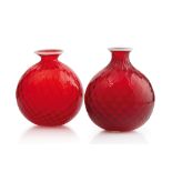 COPPIA VASI MONOFIORE, BALLOTON 1986-87 in vetro di Murano rosso, realizzati con filo riportato a