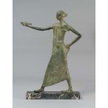 SCULTORE DEL NOVECENTO Figura femminile gradiente con pugnale Scultura in bronzo patinato, cm. 71