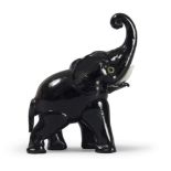 FIGURA DI ELEFANTE IN PASTA DI VETRO, ANNI '30 a fondo nero. Misure cm. 10,5 x 10 x 5,5.