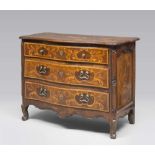 A BEAUTIFUL WALNUT CHEST OF DRAWER, PIEDMONT 18TH CENTURY with inlays in boxwood and woods of