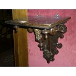 GRAVEN WOOD SHELF, EARLY 20TH CENTURY of style rinascimento, with pinnacles and applications in