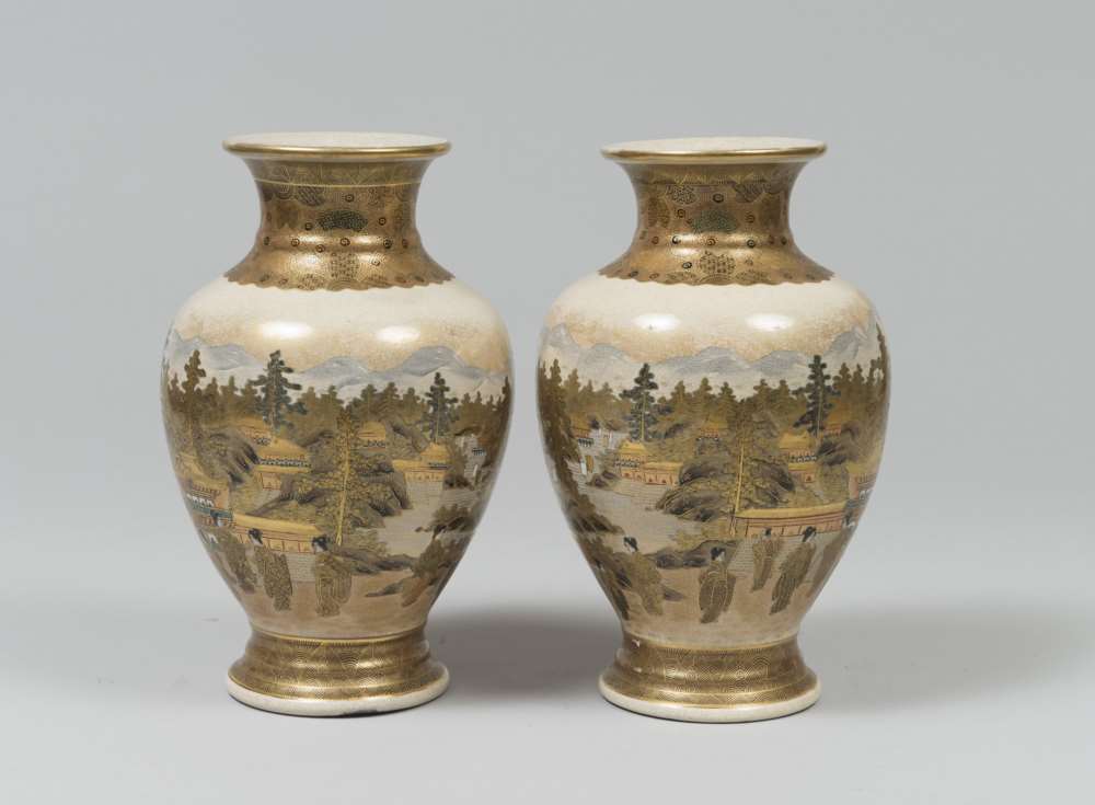 A PAIR OF JAPANESE SATSUMA CERAMIC VASES, END 19, EARLY 20TH CENTURY Measures cm. 30 x 18. Good