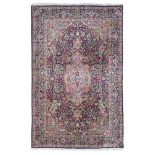 KIRMAN CARPET, HALF OF 20TH CENTURY with medallion arabescato and secondary motives to forest of