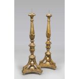 A PAIR OF FLOOR-LAMP, 18TH CENTURY in gilded wood, with stem coated to leaves and pods. Base to