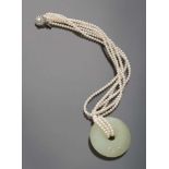 NECKLACE to three threads of microperle, with leaning disk in jade and lock to circular outline with