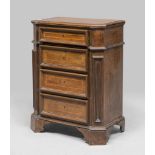 A LITTLE WALNUT COMMODE, ROMAN MANUFACTURE ANCIENT ELEMENTS with threads in boxwood and four drawers