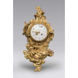 A SPLENDID BRONZE CARTEL CLOCK, 18TH CENTURY chiseled to volutes, leaves of acanthus, flowers and