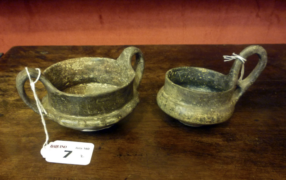 ETRUSCAN HANDLED BOWL AND LADLE, 7TH CENTURY B.C. purified brown earthenware polished stick. Cup: