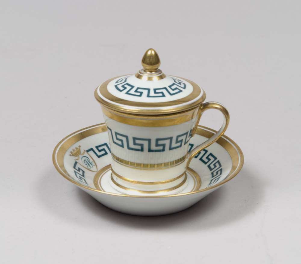 PORCELAIN POT, VIENNA 19TH CENTURY to white enamel, green and gold with decorum to Greek fret and