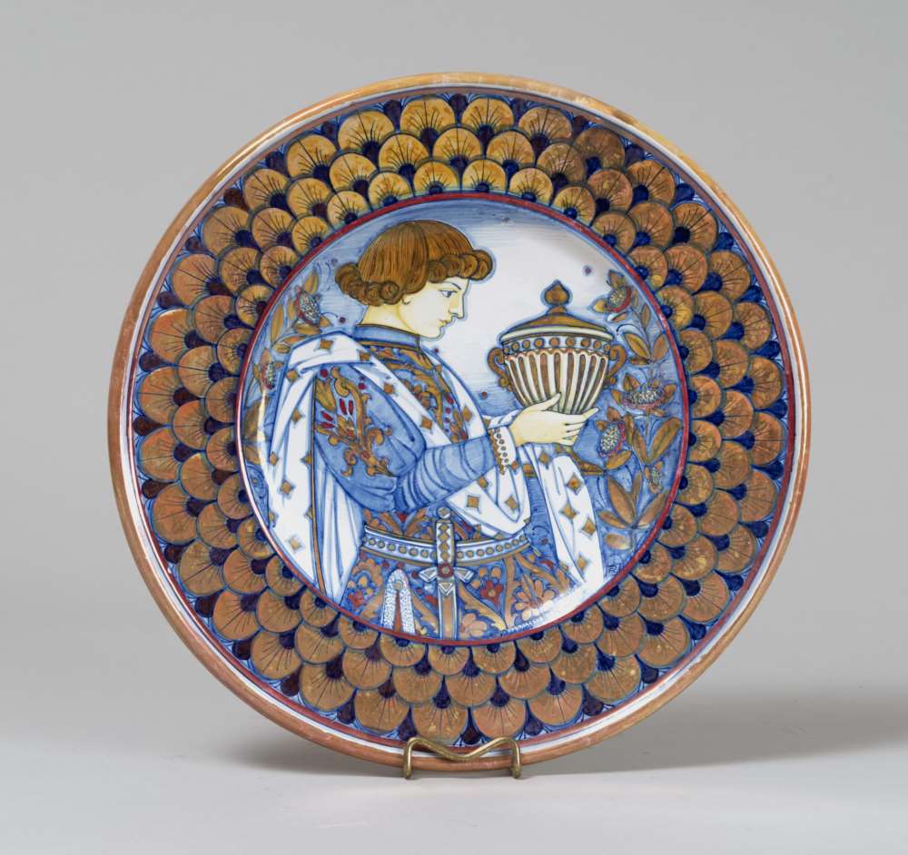 CERAMIC DISH, G. MAGNANELLI GUBBIO 1989 decorum to prince's figure with cup and edge to feathers