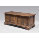 WALNUT CHEST, TUSCAN 18TH CENTURY with mobile cover and forehead to rectangles. Plain feet. Measures