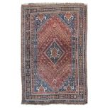 SHIRAZ CARPET, 20TH CENTURY Measures cm. 290 x 170. TAPPETO SHIRAZ, XX SECOLO con medaglione