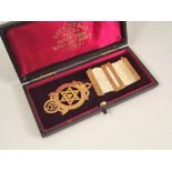 MASONIC JEWEL. A 9ct. gold Masonic Arch jewel. Birmingham 1904. Original Spencer & Co. box.