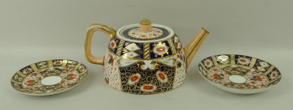 A Royal Crown Derby part tea service, in the Imari pattern, marked 2451, comprising six tea cups, - Image 4 of 8