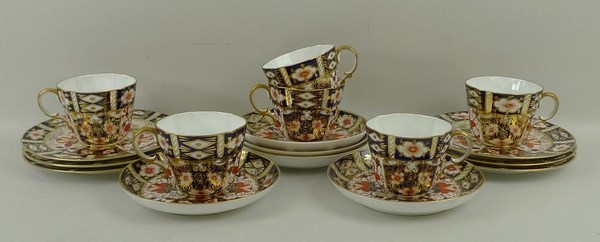 A Royal Crown Derby part tea service, in the Imari pattern, marked 2451, comprising six tea cups, - Image 3 of 8