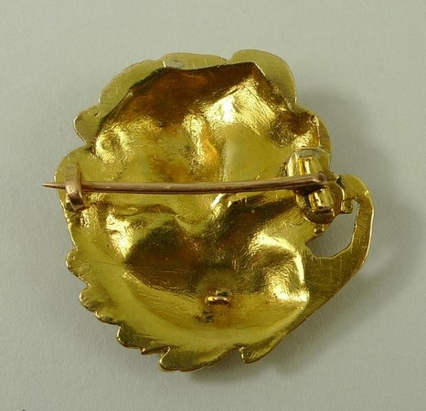 An Art Nouveau yellow metal brooch of circular design with naturalistic swirling adornments to a - Image 2 of 2