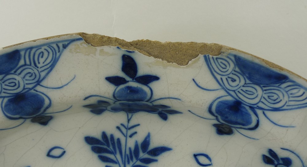 An English Bristol Delftware charger, mid 18th century, - Image 2 of 5