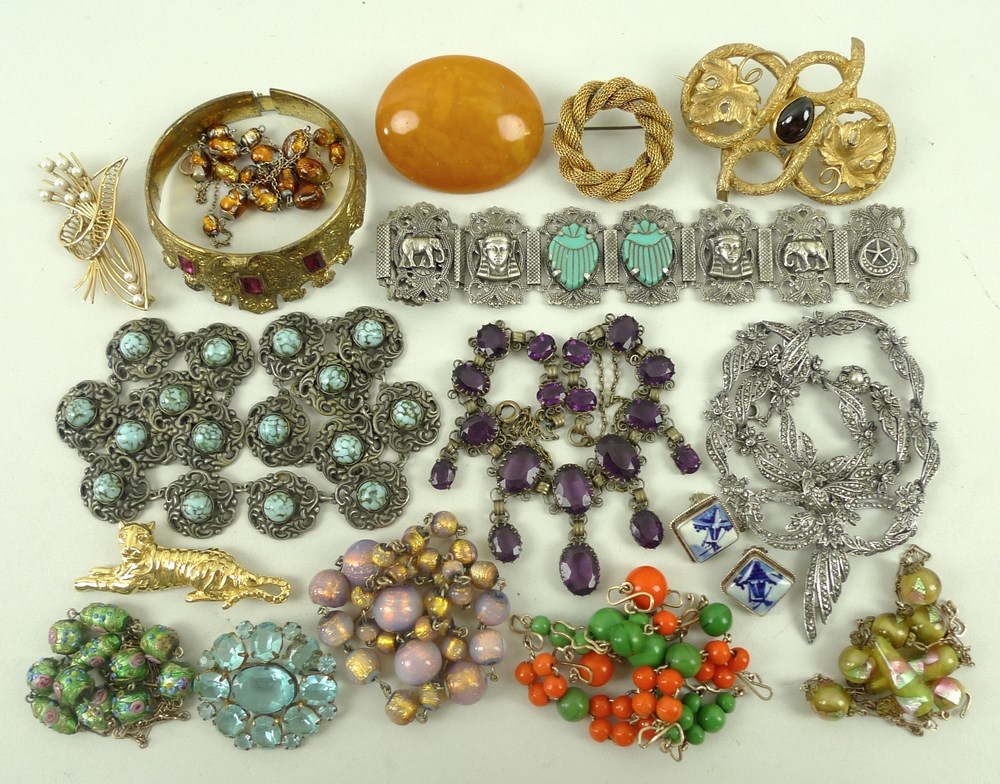 A quantity of vintage and later costume jewellery,