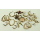 A collection of 9ct gold and costume jewellery, including a 9ct gold,