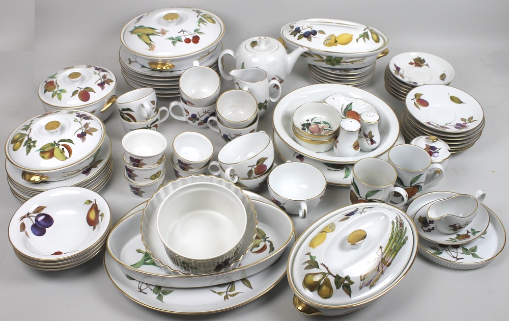 A Royal Worcester part dinner and tea service, decorated in the 'Evesham' pattern, - Image 3 of 4