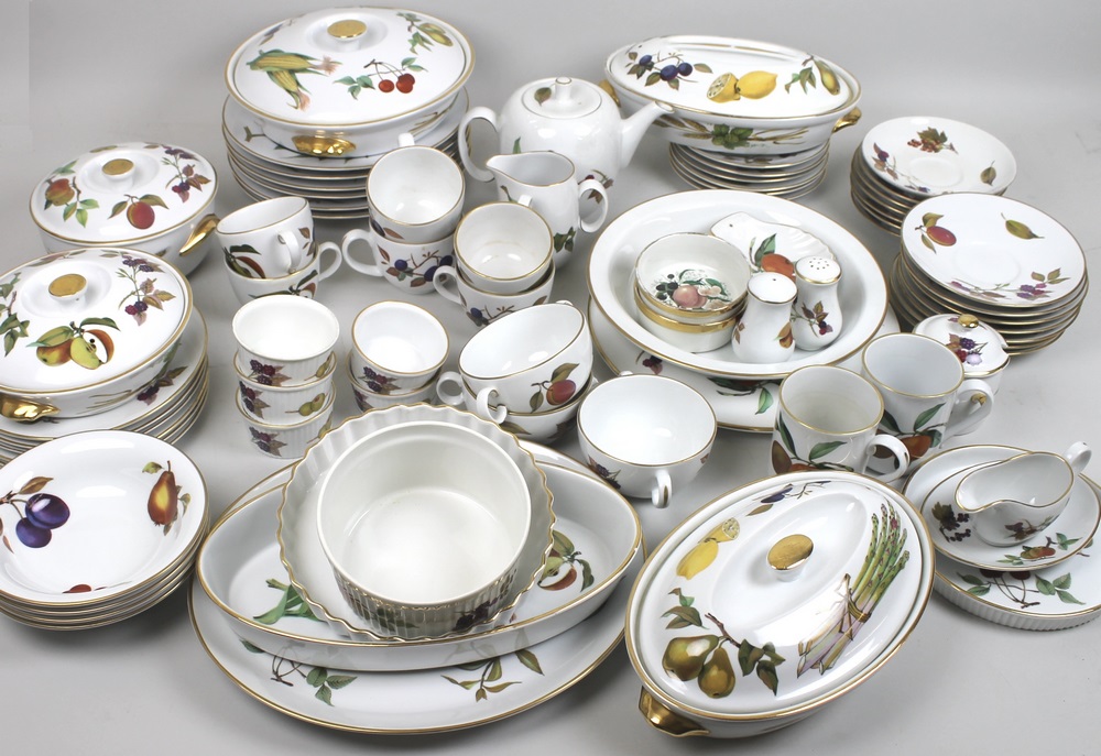 A Royal Worcester part dinner and tea service, decorated in the 'Evesham' pattern, - Image 4 of 4