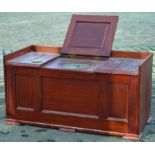 CHEST COMMODE. 23.5 by 45 by 22ins, deep mahogany commode, middle section lifts to reveal ceramic