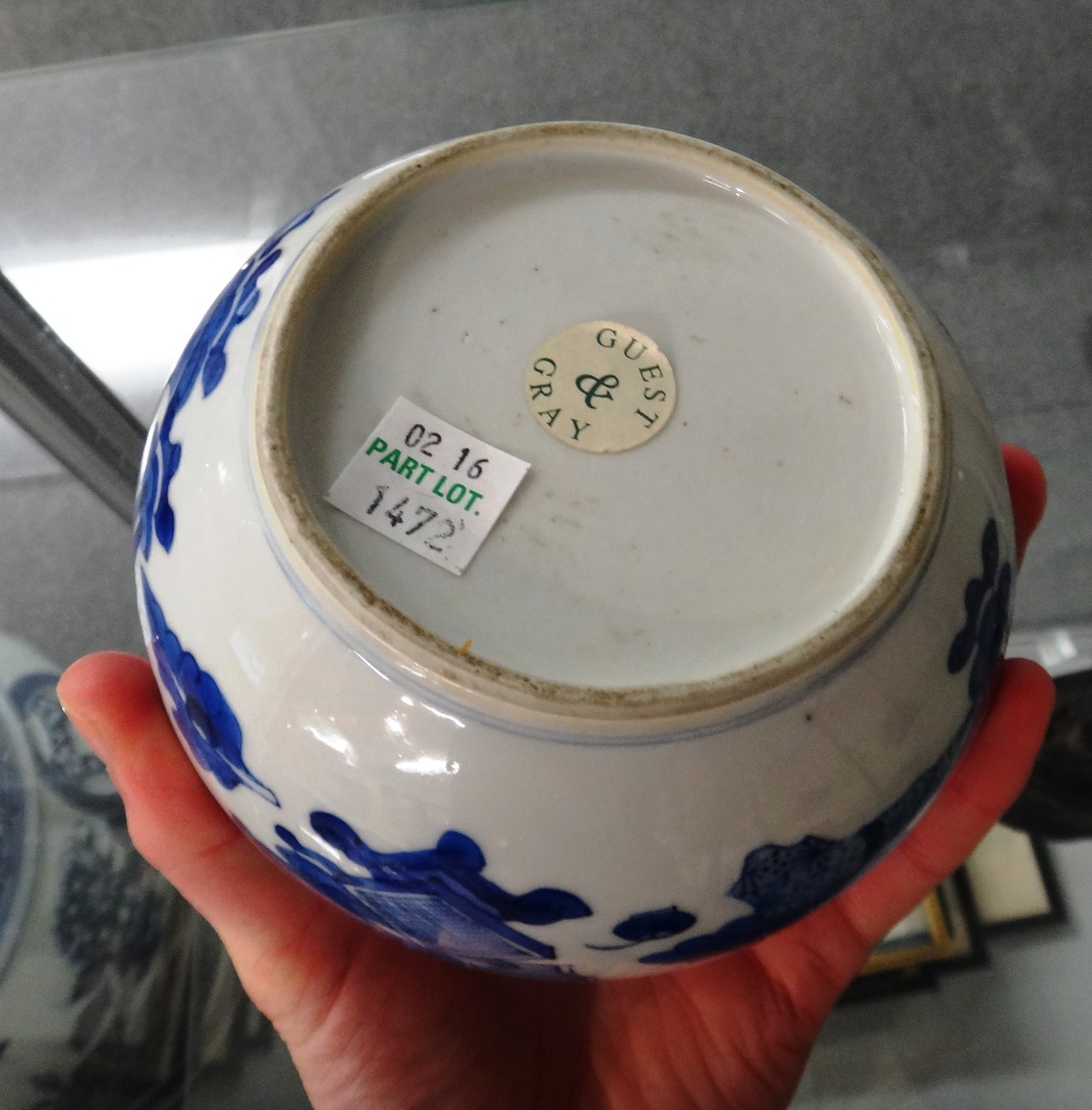 A Chinese blue and white circular box and cover, Kangxi, - Image 4 of 12