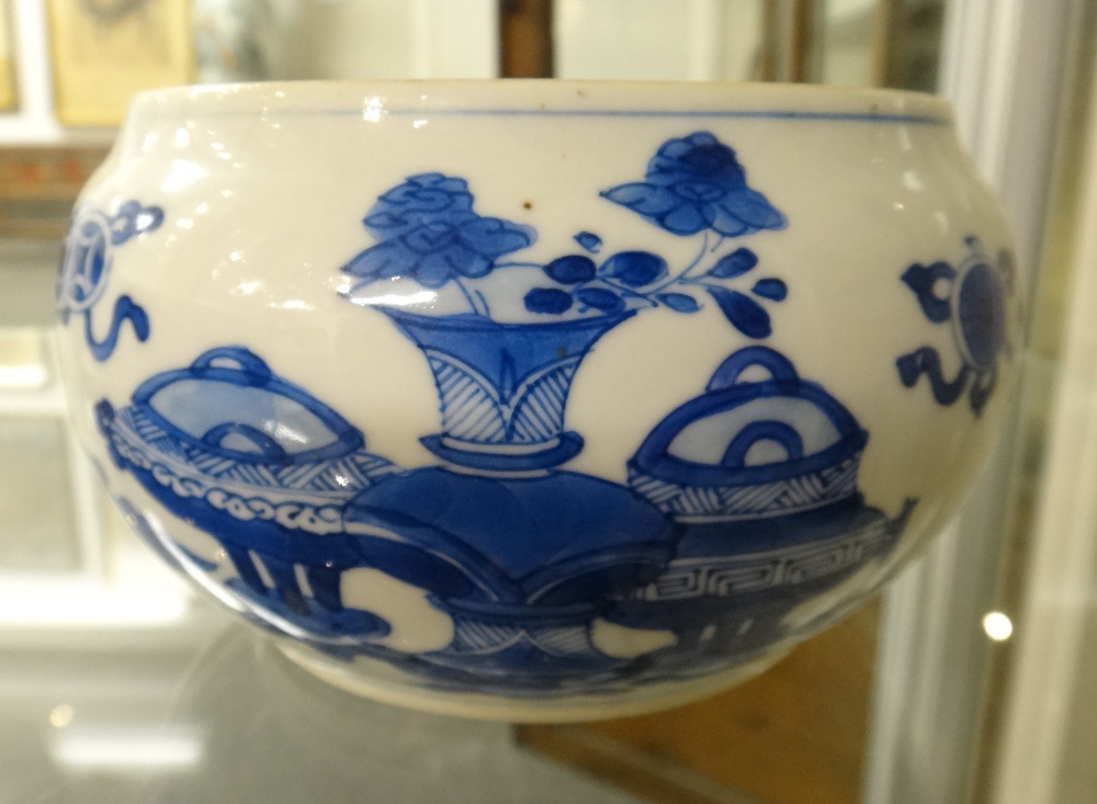 A Chinese blue and white circular box and cover, Kangxi, - Image 11 of 12