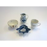 Four pieces of Caughley porcelain, late 18th century,