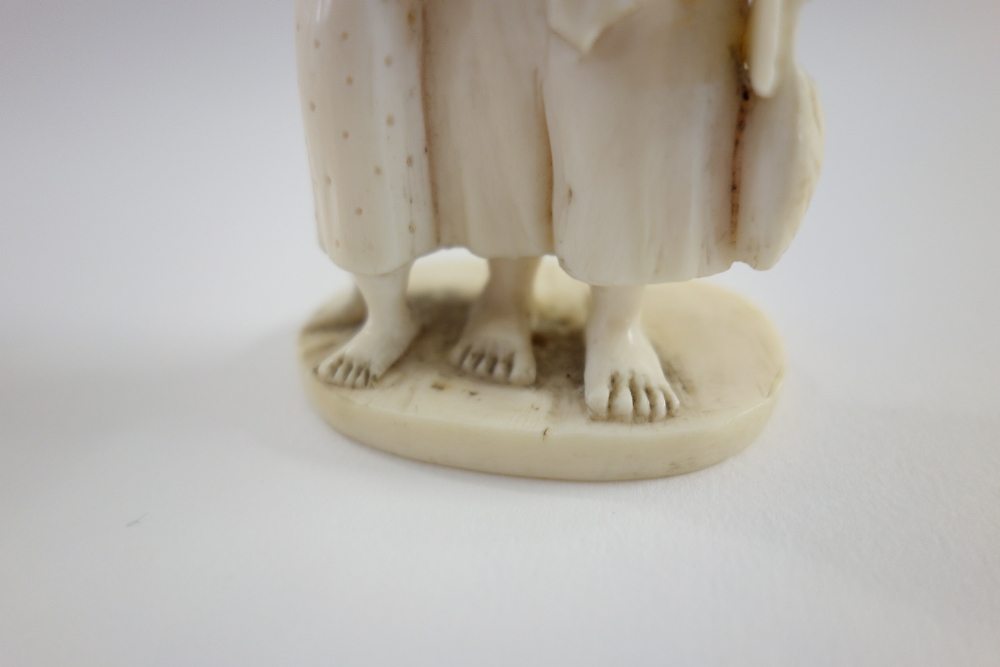 A small Indian ivory carving of a man and child, late 19th/early 20th century, - Image 8 of 9