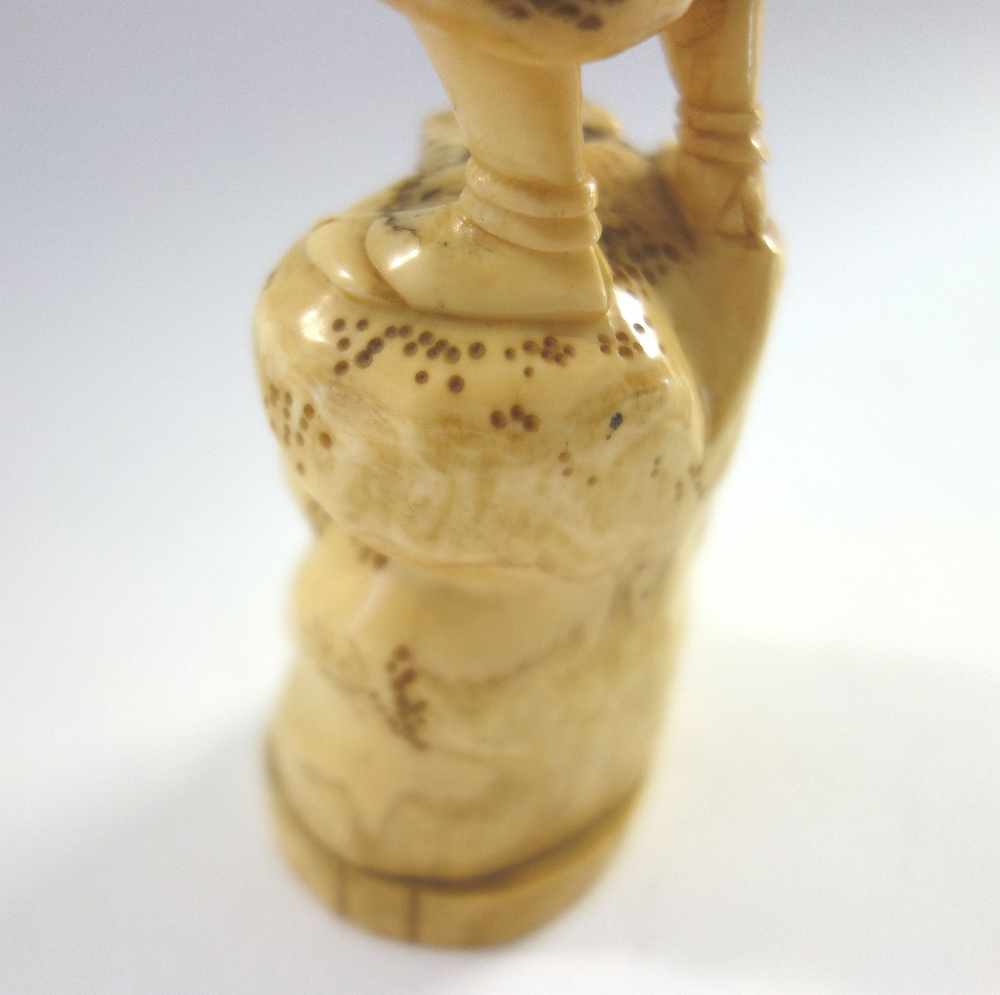 A Japanese marine ivory okimono of a musician, Meiji period, - Image 5 of 7