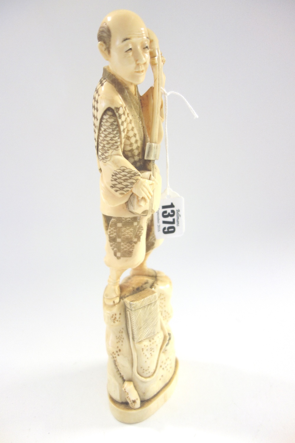A Japanese marine ivory okimono of a musician, Meiji period, - Image 2 of 7