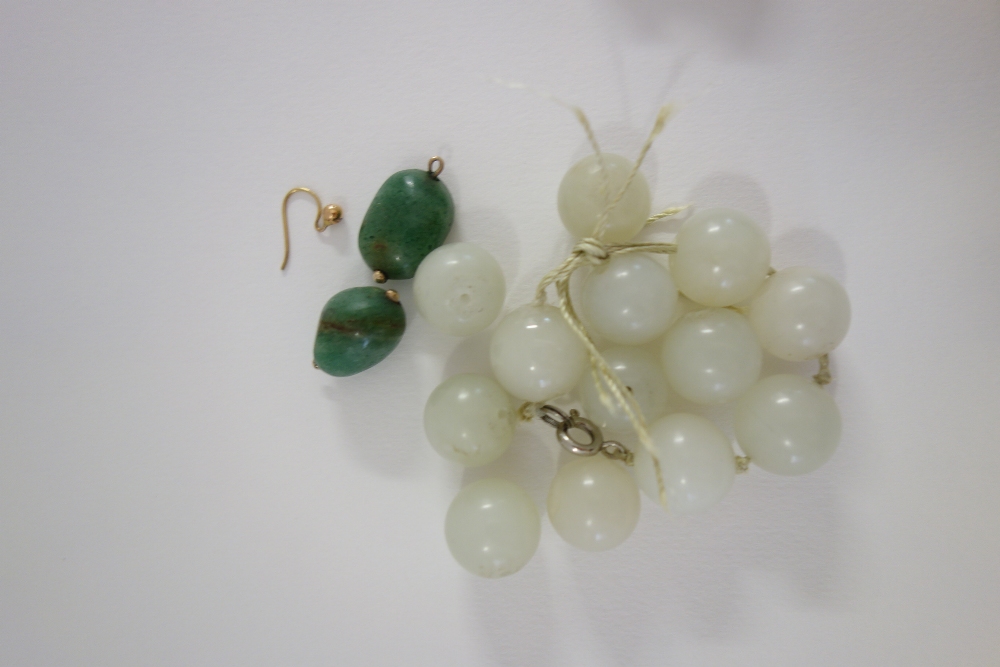 A Chinese pale celadon jade choker necklace, 20th century, - Image 2 of 4