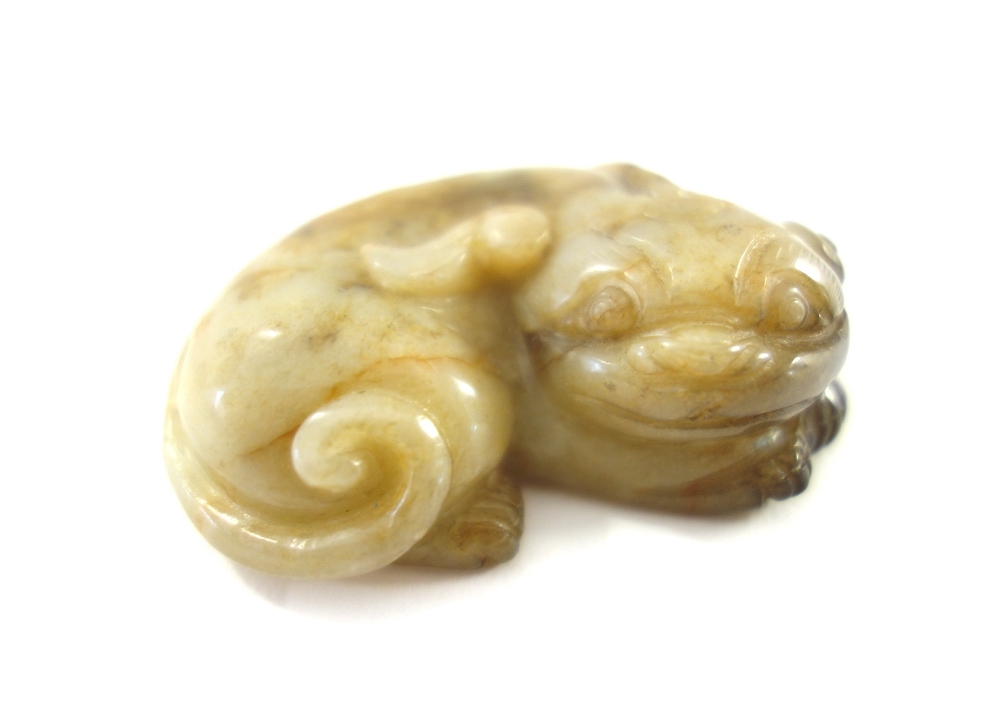 A Chinese jade carving of a buddhist lion, 19th/20th century, - Image 2 of 4