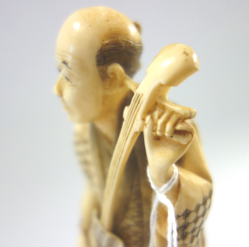 A Japanese marine ivory okimono of a musician, Meiji period, - Image 6 of 7