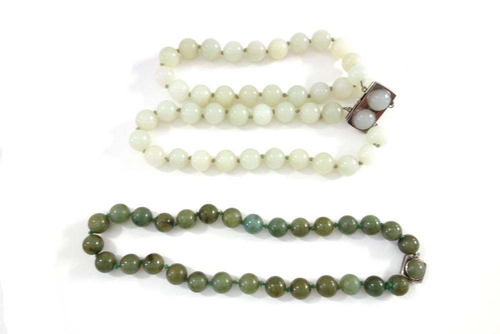 A Chinese pale celadon jade choker necklace, 20th century,