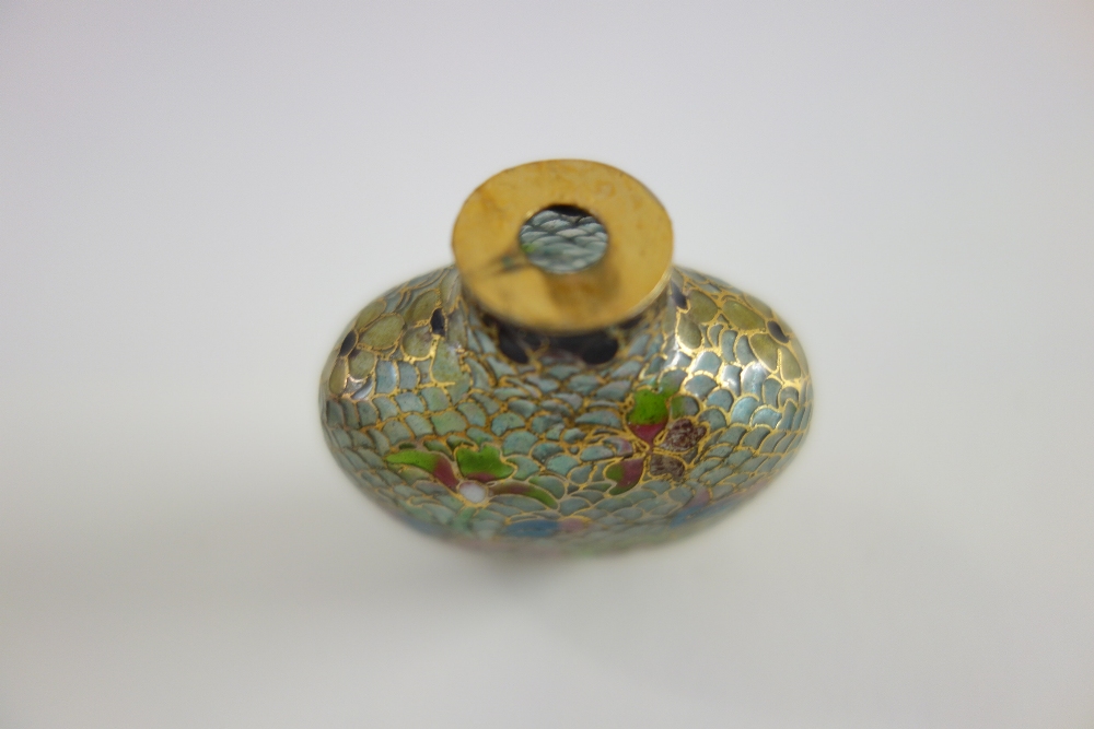 A Chinese blue overlay glass snuff bottle, 20th century, decorated with dragons and bats, 6cm. - Image 3 of 7