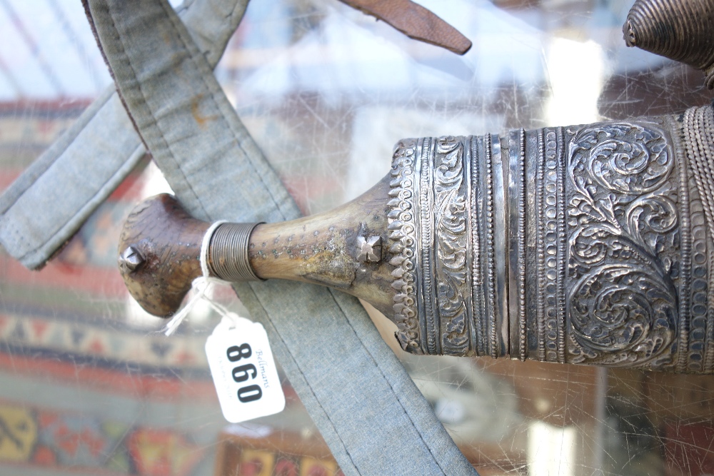 Two Middle Eastern jambiya, 20th century, with curved double edged steel blades, - Image 9 of 12