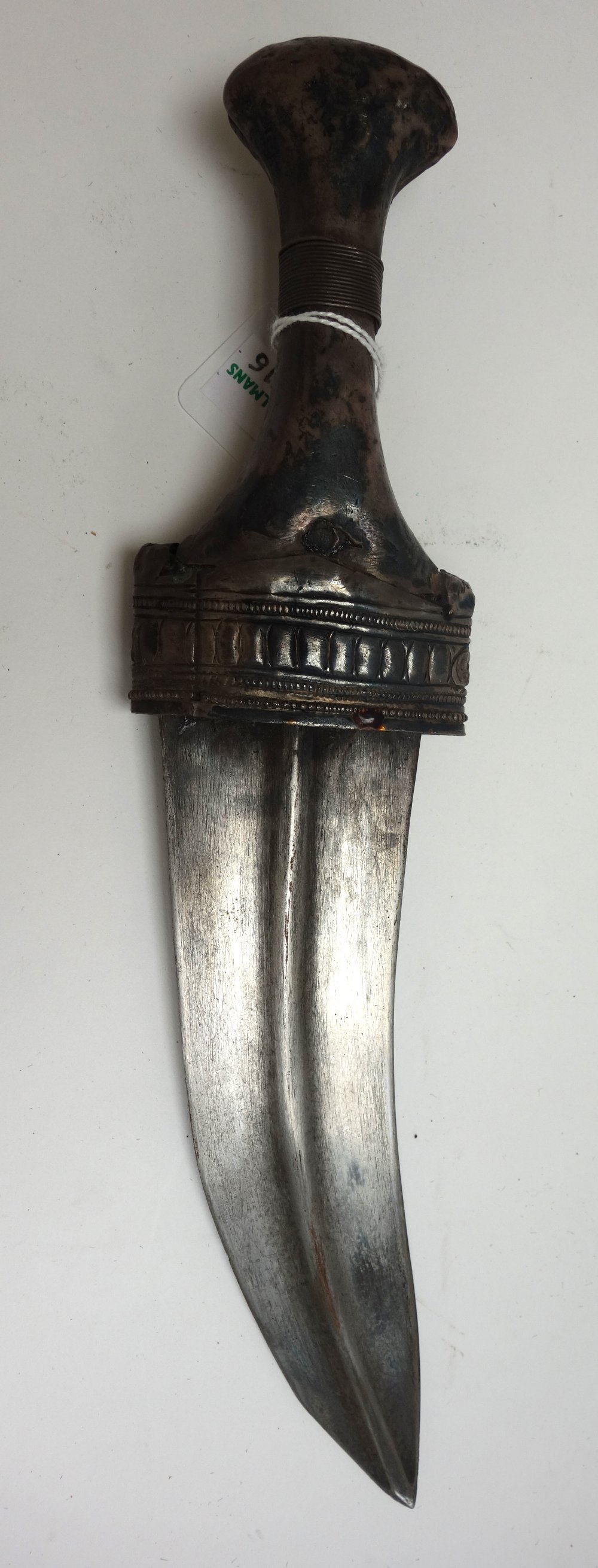 Two Middle Eastern jambiya, 20th century, with curved double edged steel blades, - Image 3 of 12